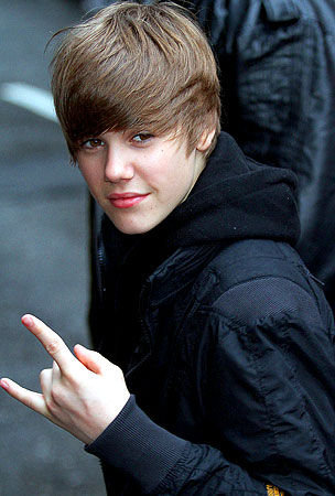 Justin_Bieber_salut_cornu