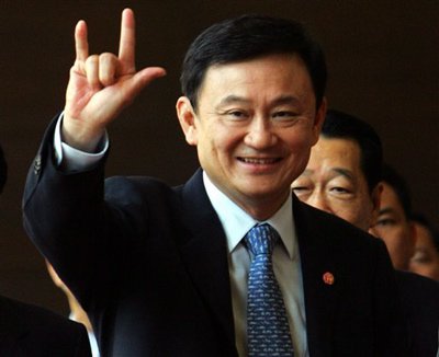 Thaksin_Shinawatra_salut_cornu